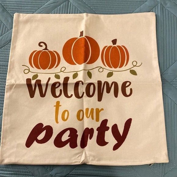 Fall themed double sided pillow cover holds a 18 x 18 insert zipper close NWOT - Picture 1 of 3